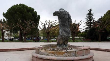 Critican el estado de la fuente del paseo Arcadio Mª Larraona