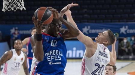 El Anadolu destroza a un Real Madrid impotente
