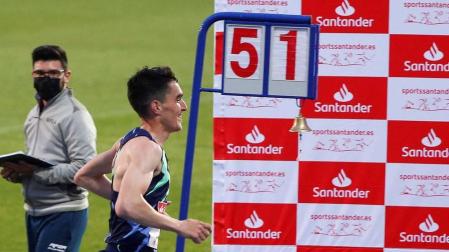 Daniel Mateo bate el récord de España de la hora en pista, que poseía Mariano Haro desde 1975