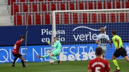 Imágenes del partido Osasuna-Valencia disputado en El Sadar.