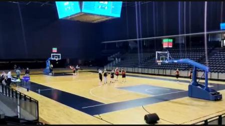 Vídeo del primer entrenamiento del Basket Navarra en el Navarra Arena