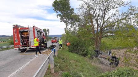 Graves una madre y sus dos hijas menores tras un accidente en Obanos