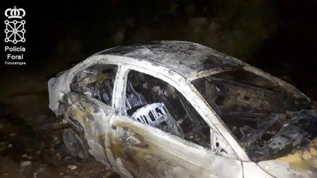Cuatro heridos tras volcar un vehículo que se dio a la fuga y terminó incendiado