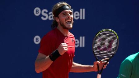 Tsitsipas frena a Sinner para avanzar a la final de Barcelona