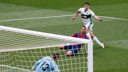 El Elche respira y el Levante sigue sin levantar cabeza