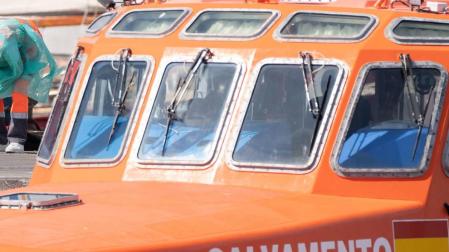 Localizan un cayuco con 17 muertos y 3 supervivientes al sur de El Hierro