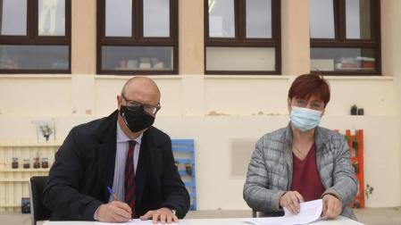 Firmado el convenio para la construcción del nuevo colegio en Sesma