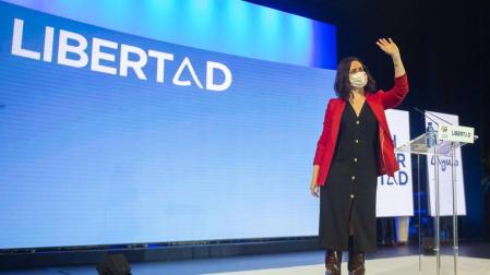 Una nueva encuesta da la victoria a Ayuso y un posible gobierno con Vox