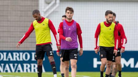 Osasuna quiere sorprender a un Madrid en la pelea