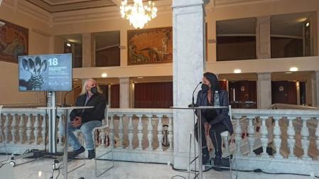 Montxo Armendáriz critica la importancia que se da al consumismo