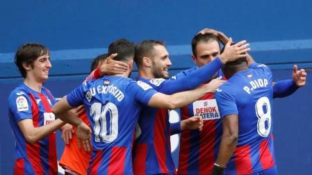 Kike García agarra al Eibar a Primera con un triplete