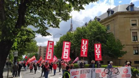 CC OO y UGT homenajean a los trabajadores esenciales y piden "cumplir" con ellos