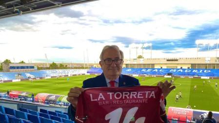 Osasuna homenajea a Santxo Lamberto en el Alfredo di Stéfano