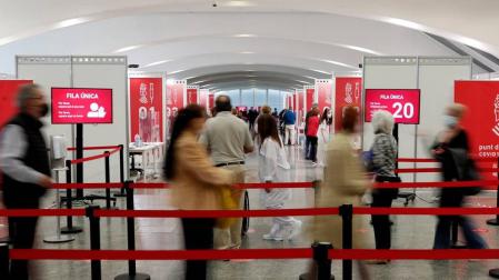 Sanidad notifica 16.353 casos y 77 muertes este fin de semana, con la incidencia bajando a 223