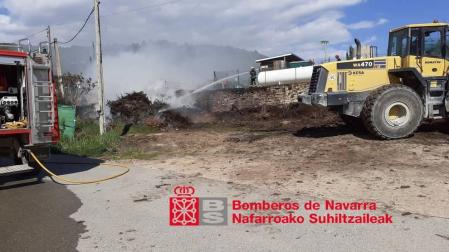 Un incendio afecta a la zona de vertidos para compost en Mañeru