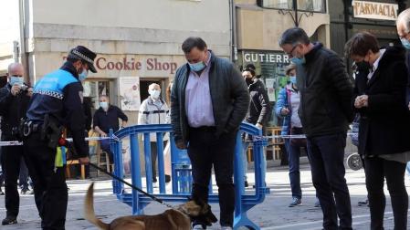 Tyrion y Suri son los dos perros que, junto a dos agentes adscritos al Grupo de Prevención, conforman la Unidad Canina de la Policía Municipal de Pamplona