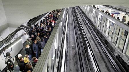 Francia expulsa a un español por tirar a una mujer por las escaleras del metro