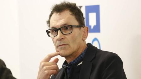 El escritor Eduardo Gil, décima candidatura a los premios Príncipe de Viana 2021