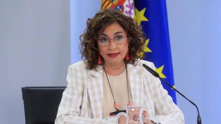 Montero niega que haya un compromiso para eliminar la reducción por la tributación conjunta