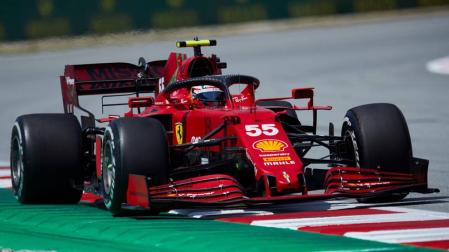 El piloto Carlos Sainz de Ferrari durante la primera tanda de entrenamientos libres del Gran Premio de España de Fórmula Uno que se disputa en el Circuito de Barcelona-Cataluña, en Montmeló