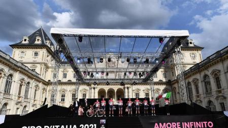 Presentación de los equipos participantes en el Giro de Italia 2021, que comienza este sábado en Turín.
