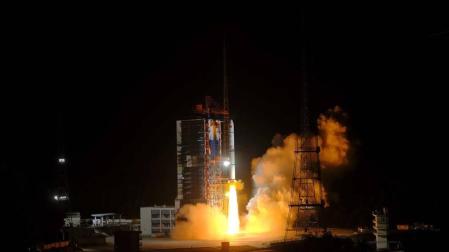 Los restos del cohete chino se desintegran en su reentrada y caen en el Índico