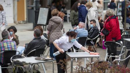 Sanidad notifica 103 muertes y 13.984 casos, con la incidencia cayendo a 189