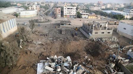 Ruinas tras un ataque aéreo israelí en Gaza.