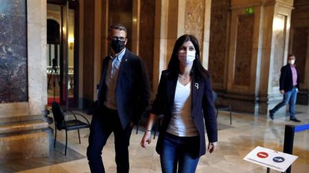 La secretaria general de ERC, Marta Vilalta, en los pasillos del Parlament donde ERC, JxCat y la CUP se han reunido.