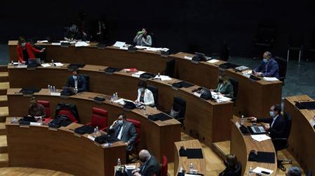 El Parlamento foral pide a Salud un plan de vacunación ajustado a las previsiones