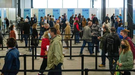 Sanidad registra 73 muertes y 5.701 nuevos casos, mientras la incidencia se reduce a 166