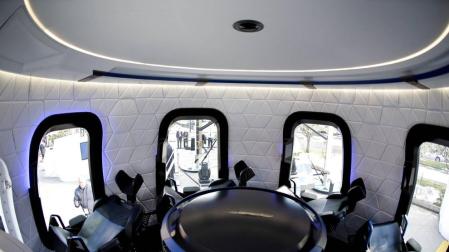 Fotografía del interior de la nave aeroespacial de la compañía Blue Origin.