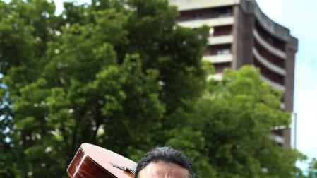 Un ingeniero barítono, amigo de la guitarra
