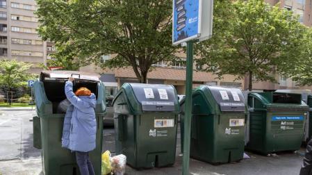 Calle de la Mugre, plaza de la Porquería, a vueltas con la basura en Azpilagaña