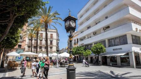 El primer reloj farola de España, de 1853, en Jerez de la Frontera.