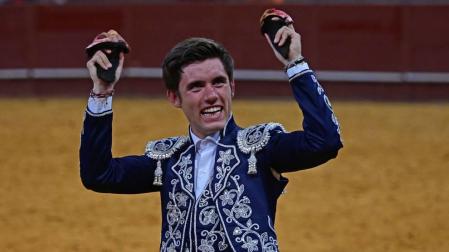 Guillermo Hermoso, con dos orejas, puso el calor en la fría tarde de rejones