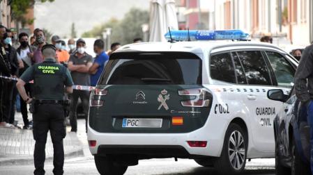 La Guardia Civil investiga el presunto asesinato de una madre de 28 años de edad y de su hijo de 7, cuyos cadáveres han sido hallados este lunes en su casa de Sa Pobla, en Mallorca.