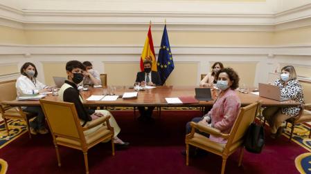 Saiz y Maeztu abordan con el ministro Escrivá el traspaso de la competencia del Ingreso Mínimo Vital