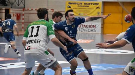 Helvetia Anaitasuna se estrella contra la inspiración del portero del Cangas