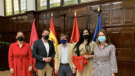 Martínez-Almeida recibe al alcalde de Tudela en el Ayuntamiento de Madrid