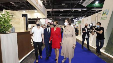 Maroto visita el stand de Navarra en Fitur y alaba su modelo turístico