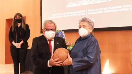 Emotivo homenaje a los osasunistas represaliados en el 36