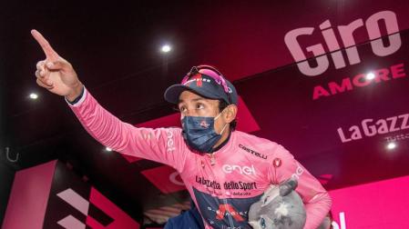 Bernal, a cinco etapas de unirse a Nairo Quintana en el palmarés del Giro