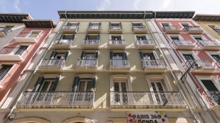 A la venta piso señorial de 140 m2 en la calle Mayor, con ascensor y plaza de garaje
