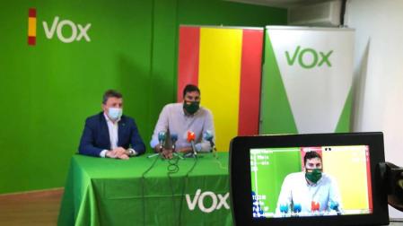 El diputado regional de VOX, Pascual Salvador; y el presidente de VOX Murcia José Ángel Antelo.