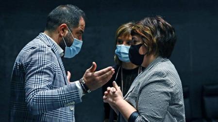 Duro debate en el Parlamento para reconocer a los policías nacionales de Navarra