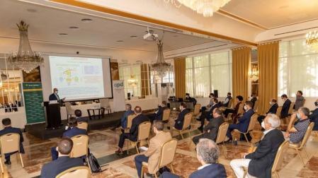 Bajo el epígrafe de 'Empresa, salud y deporte: aliados en el terreno de juego' y con la colaboración de Caja Rural de Navarra, la APD ha celebrado este jueves una jornada en el Hotel Tres Reyes de Pamplona.