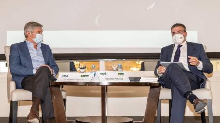 Bajo el epígrafe de 'Empresa, salud y deporte: aliados en el terreno de juego' y con la colaboración de Caja Rural de Navarra, la APD ha celebrado este jueves una jornada en el Hotel Tres Reyes de Pamplona.