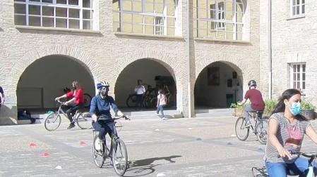 Nuevo éxito del taller 'biciescuela' para adultos de Pamplona