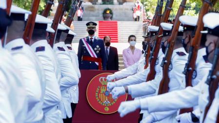 Los Reyes un Día de las Fuerzas Armadas que se acerca "tímidamente" a los ciudadanos